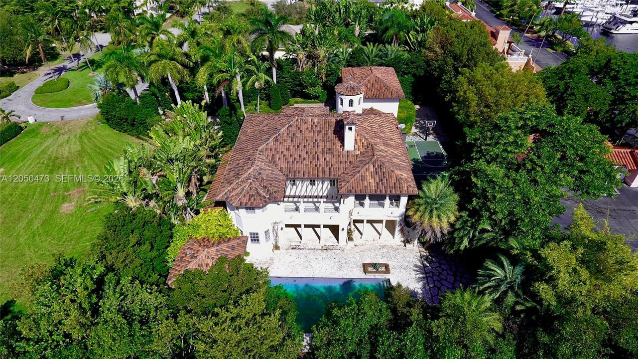 For Sale: $13,500,000 (6 beds, 7 baths, 6439 Square Feet)