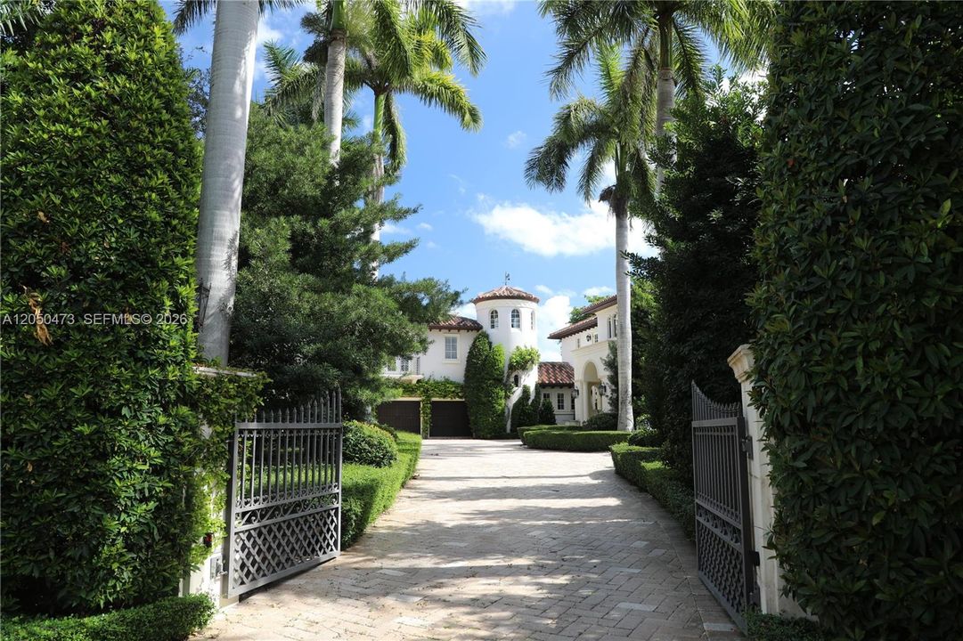 For Sale: $13,500,000 (6 beds, 7 baths, 6439 Square Feet)