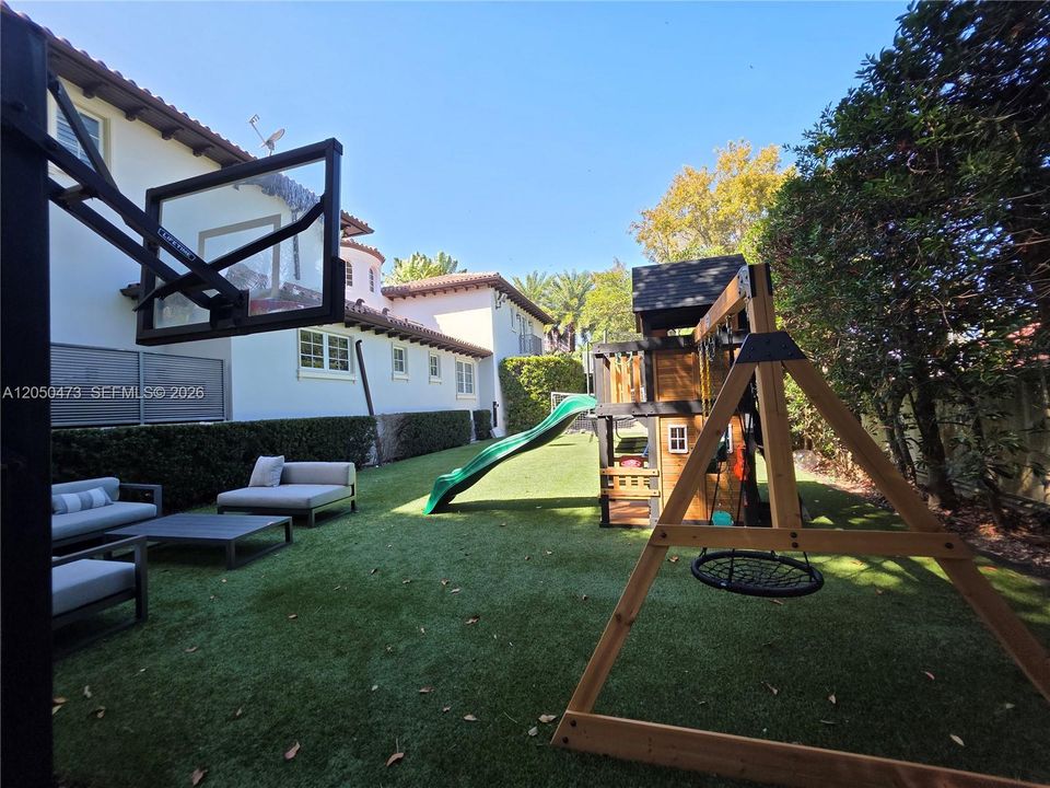 For Sale: $13,500,000 (6 beds, 7 baths, 6439 Square Feet)