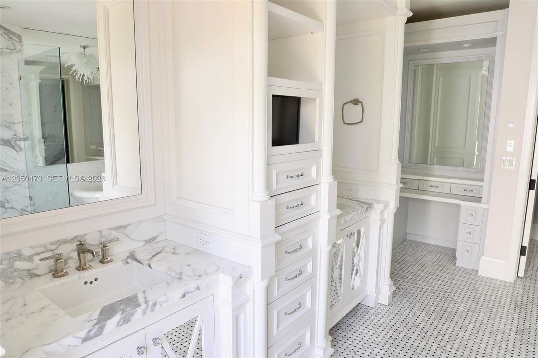 For Sale: $13,500,000 (6 beds, 7 baths, 6439 Square Feet)