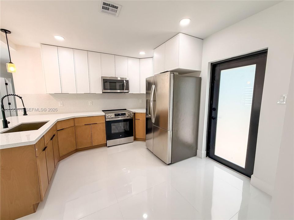 En Venta: $549,000 (3 camas, 2 baños, 1138 Pies cuadrados)