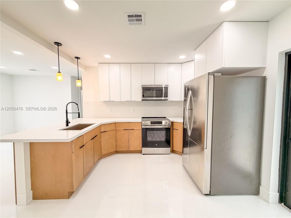 En Venta: $549,000 (3 camas, 2 baños, 1138 Pies cuadrados)