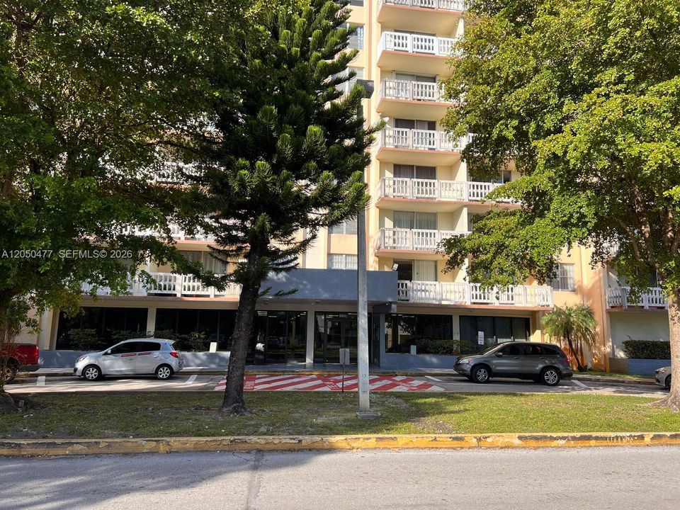 For Rent: $1,500 (1 beds, 1 baths, 840 Square Feet)