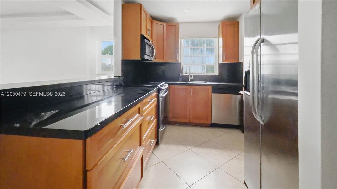 For Rent: $2,400 (2 beds, 2 baths, 1077 Square Feet)