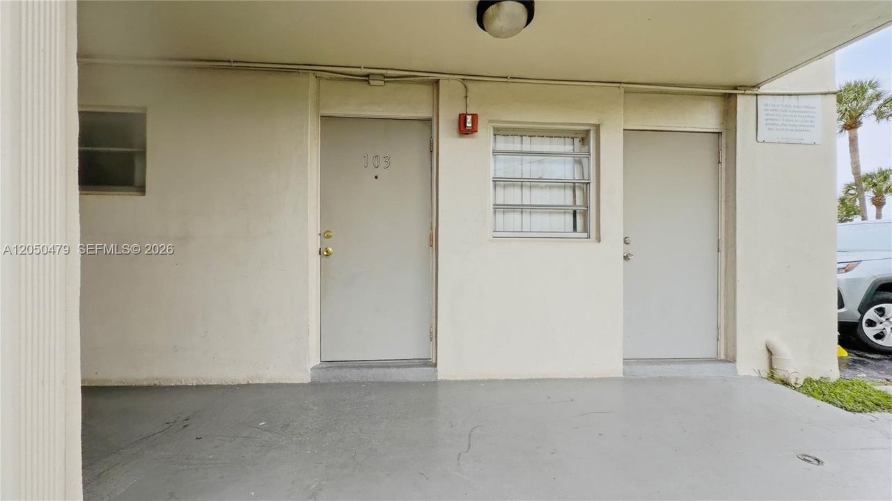 For Rent: $2,400 (2 beds, 2 baths, 1077 Square Feet)