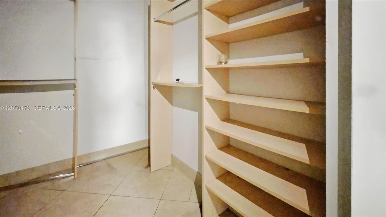 For Rent: $2,400 (2 beds, 2 baths, 1077 Square Feet)