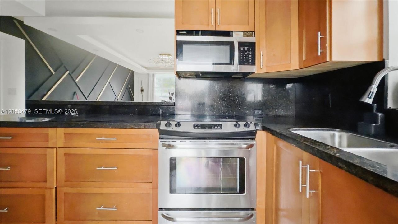 For Rent: $2,400 (2 beds, 2 baths, 1077 Square Feet)