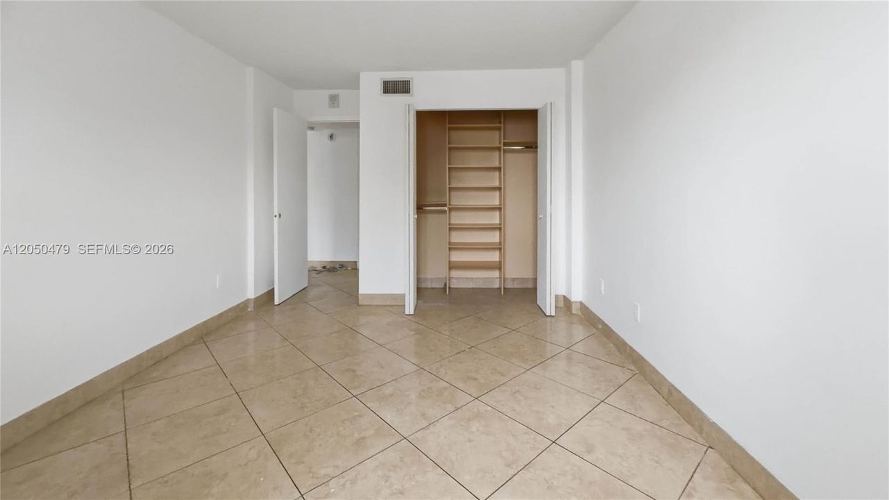 For Rent: $2,400 (2 beds, 2 baths, 1077 Square Feet)