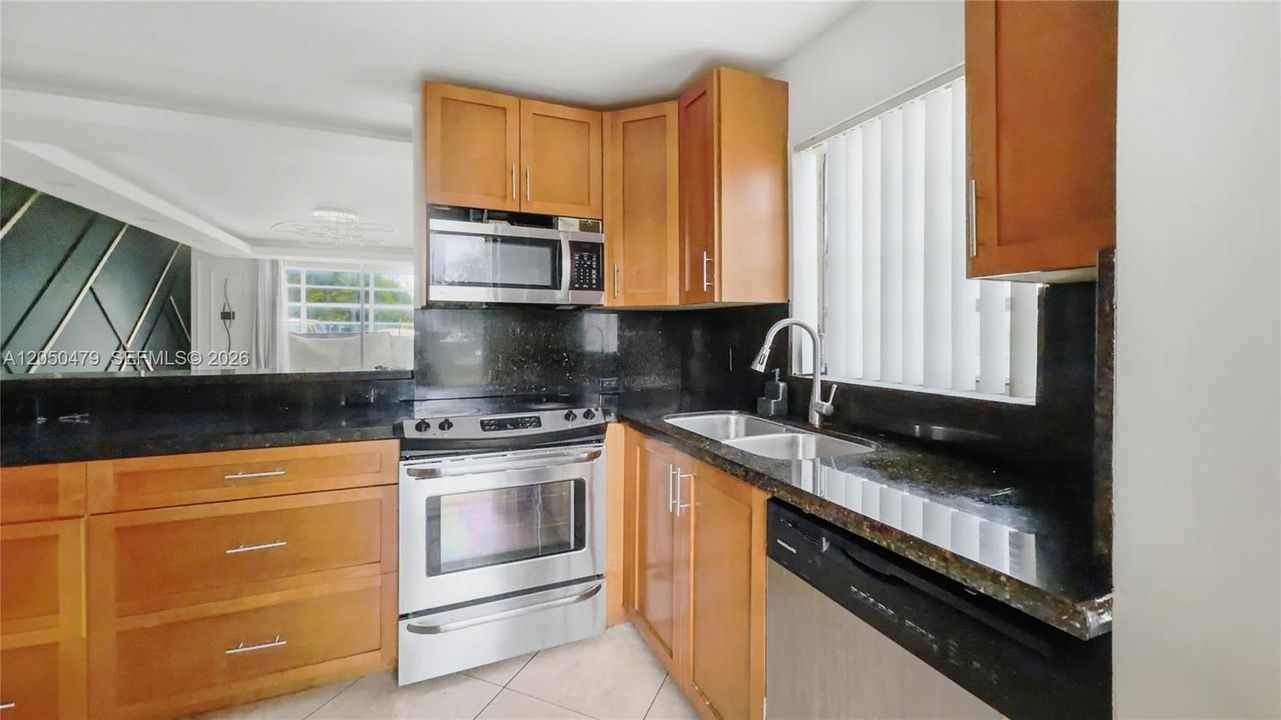 For Rent: $2,400 (2 beds, 2 baths, 1077 Square Feet)
