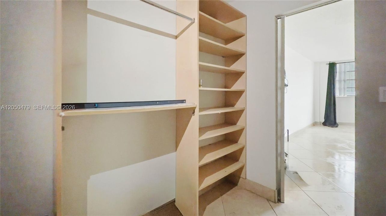 For Rent: $2,400 (2 beds, 2 baths, 1077 Square Feet)