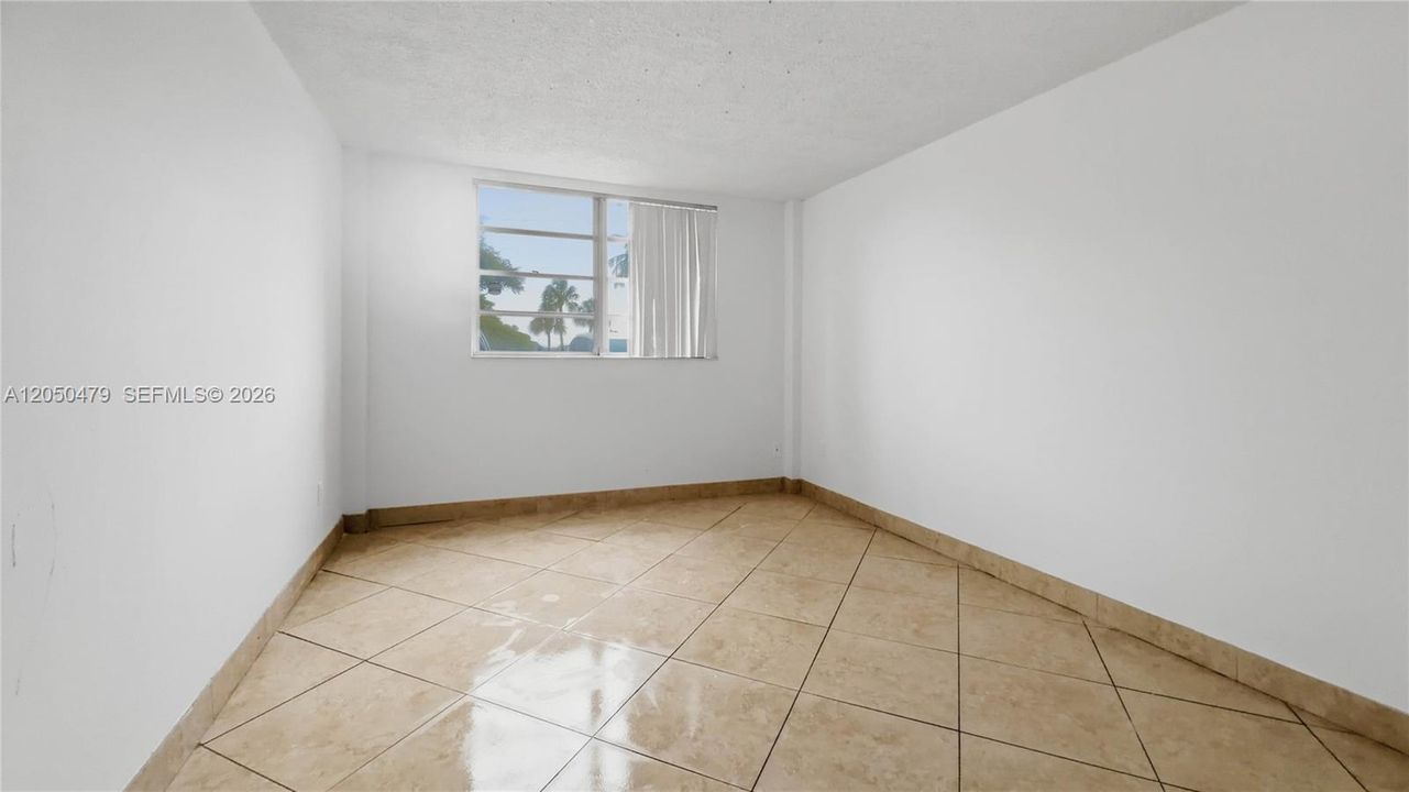 For Rent: $2,400 (2 beds, 2 baths, 1077 Square Feet)