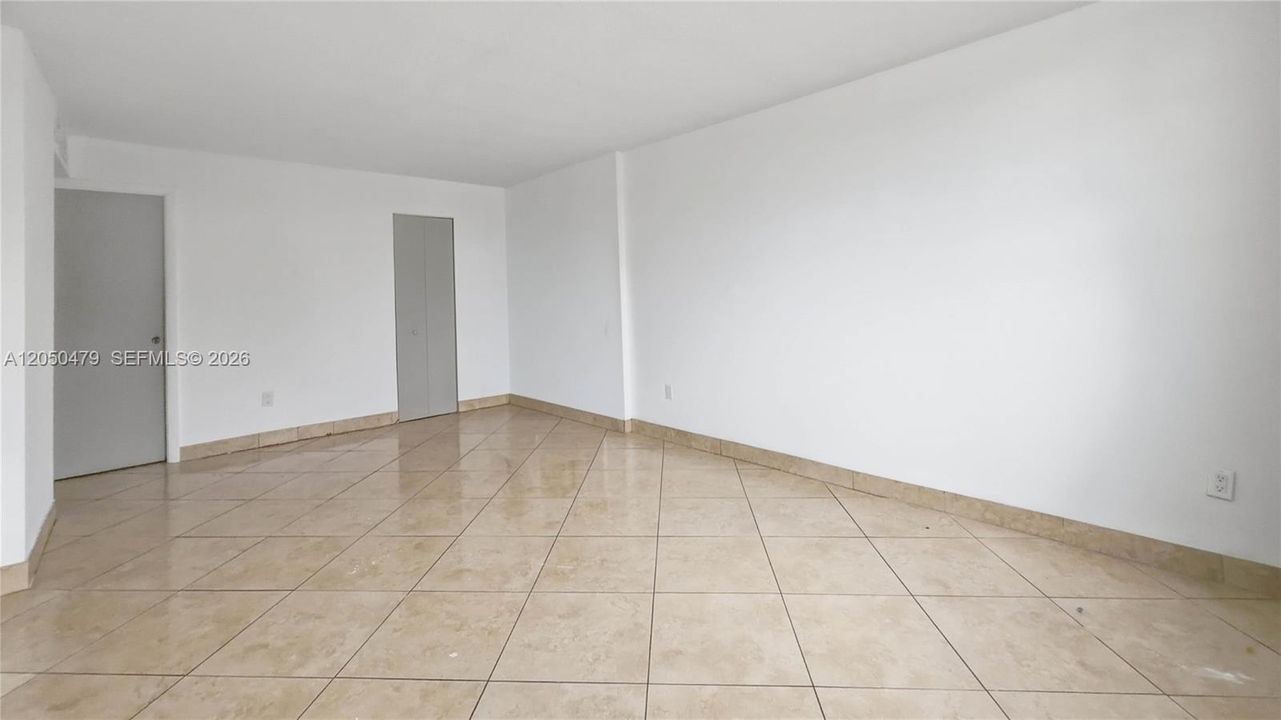 For Rent: $2,400 (2 beds, 2 baths, 1077 Square Feet)