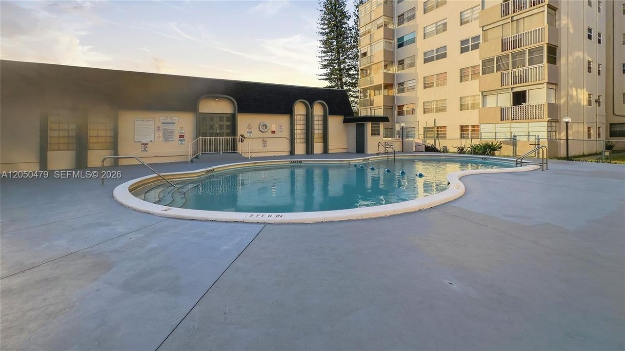 For Rent: $2,400 (2 beds, 2 baths, 1077 Square Feet)