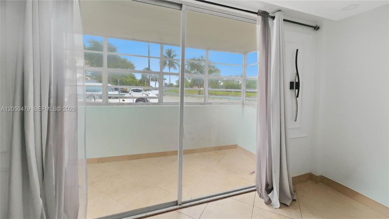 For Rent: $2,400 (2 beds, 2 baths, 1077 Square Feet)
