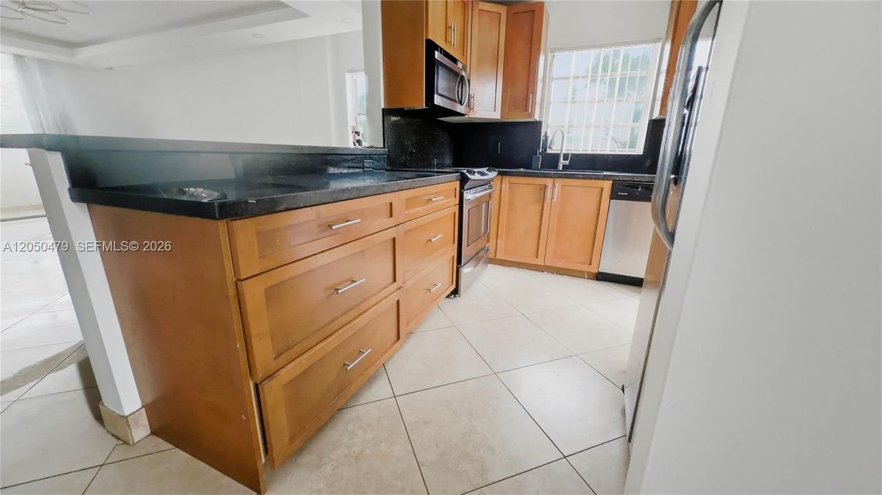 For Rent: $2,400 (2 beds, 2 baths, 1077 Square Feet)
