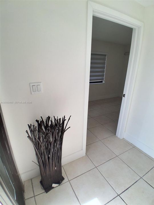 For Rent: $1,850 (1 beds, 1 baths, 1796 Square Feet)
