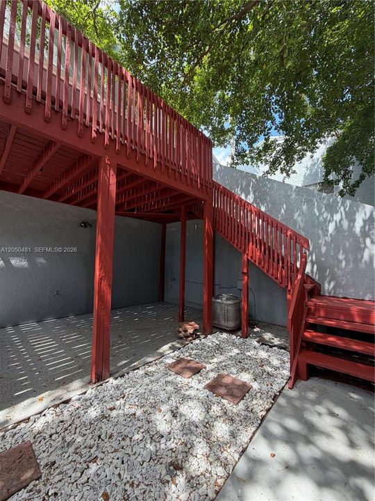 Active With Contract: $184,900 (2 beds, 2 baths, 864 Square Feet)