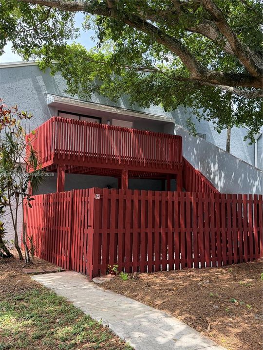 Active With Contract: $184,900 (2 beds, 2 baths, 864 Square Feet)