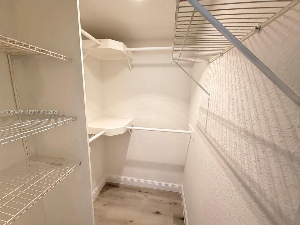 For Rent: $1,599 (1 beds, 1 baths, 562 Square Feet)