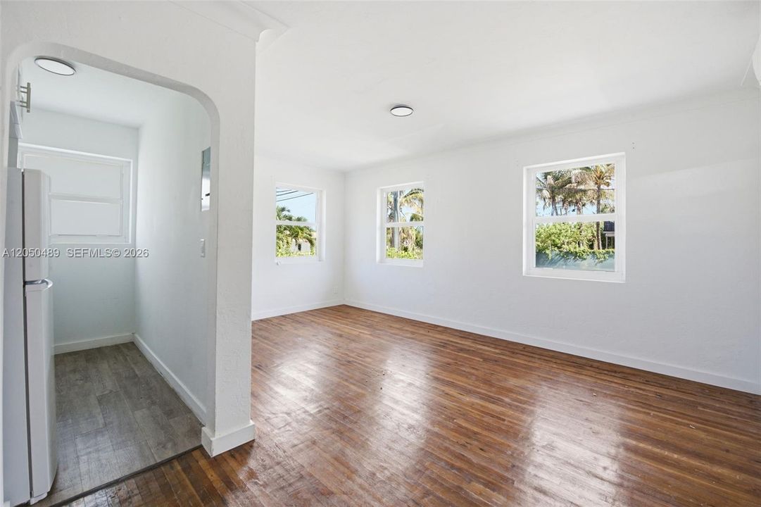 For Rent: $1,850 (1 beds, 1 baths, 542 Square Feet)