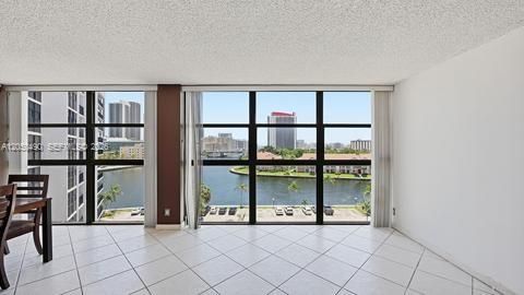 For Sale: $299,000 (1 beds, 2 baths, 1075 Square Feet)