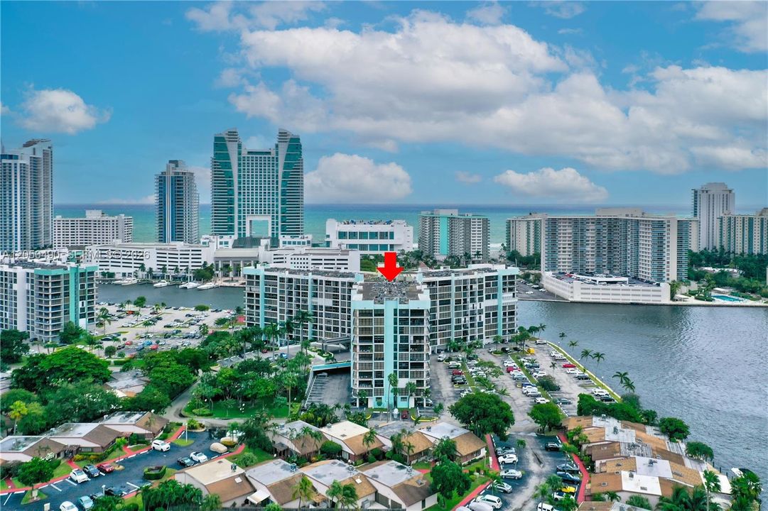 For Sale: $299,000 (1 beds, 2 baths, 1075 Square Feet)
