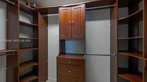 For Sale: $299,000 (1 beds, 2 baths, 1075 Square Feet)