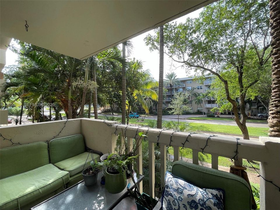 For Rent: $2,200 (2 beds, 2 baths, 1023 Square Feet)