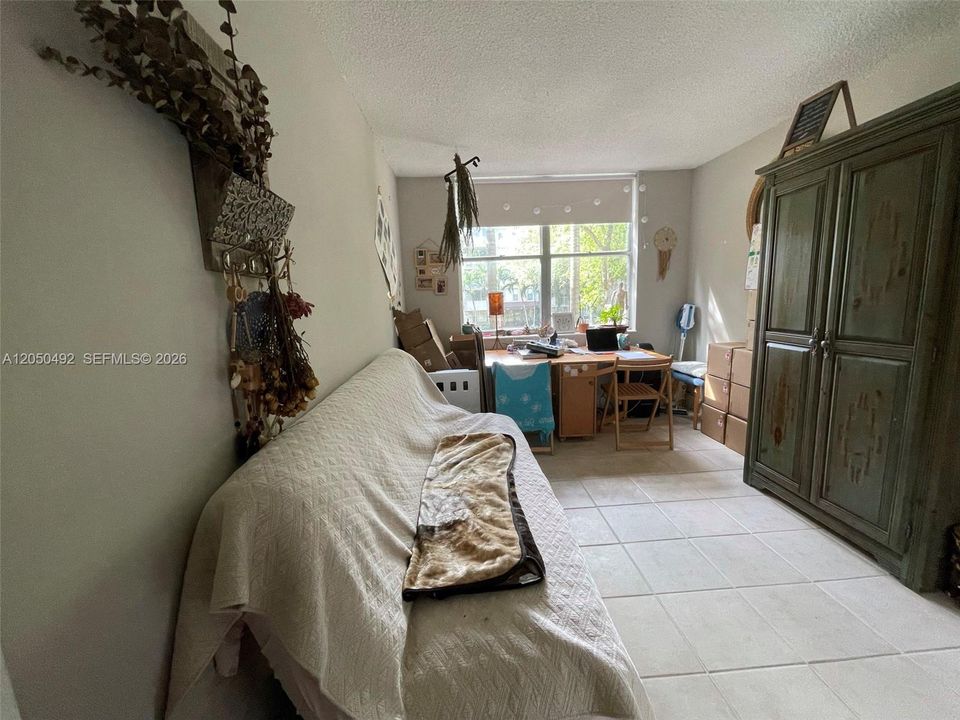 For Rent: $2,200 (2 beds, 2 baths, 1023 Square Feet)