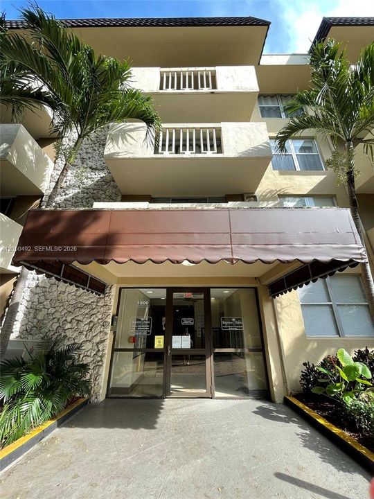 For Rent: $2,200 (2 beds, 2 baths, 1023 Square Feet)