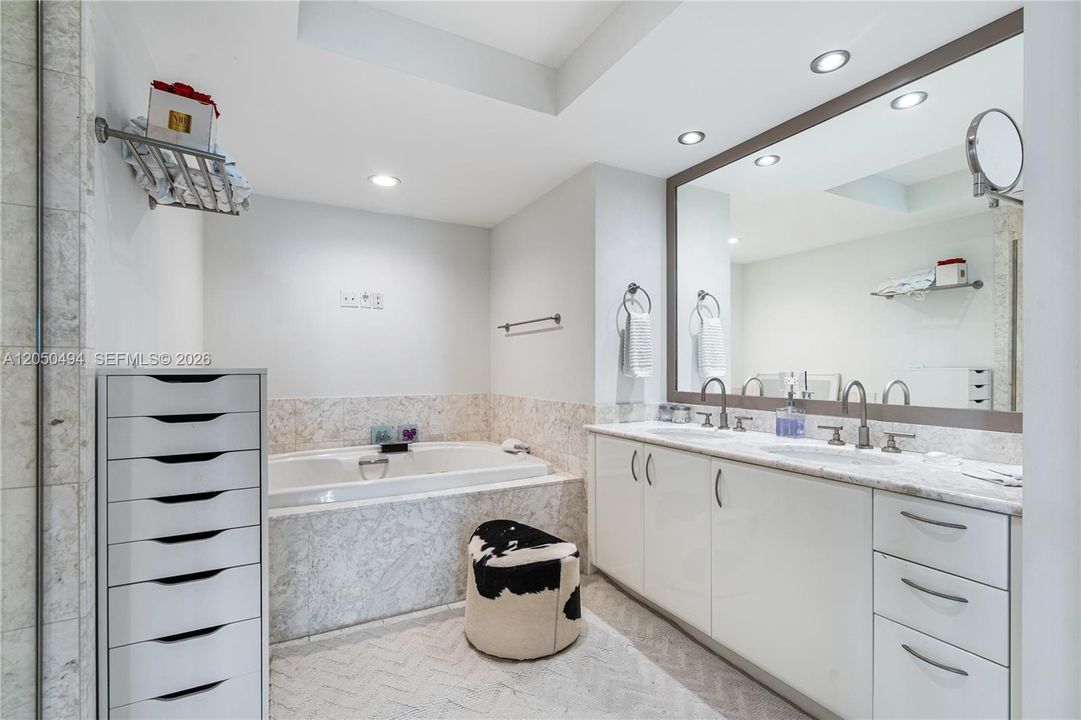 For Rent: $11,300 (2 beds, 2 baths, 1878 Square Feet)