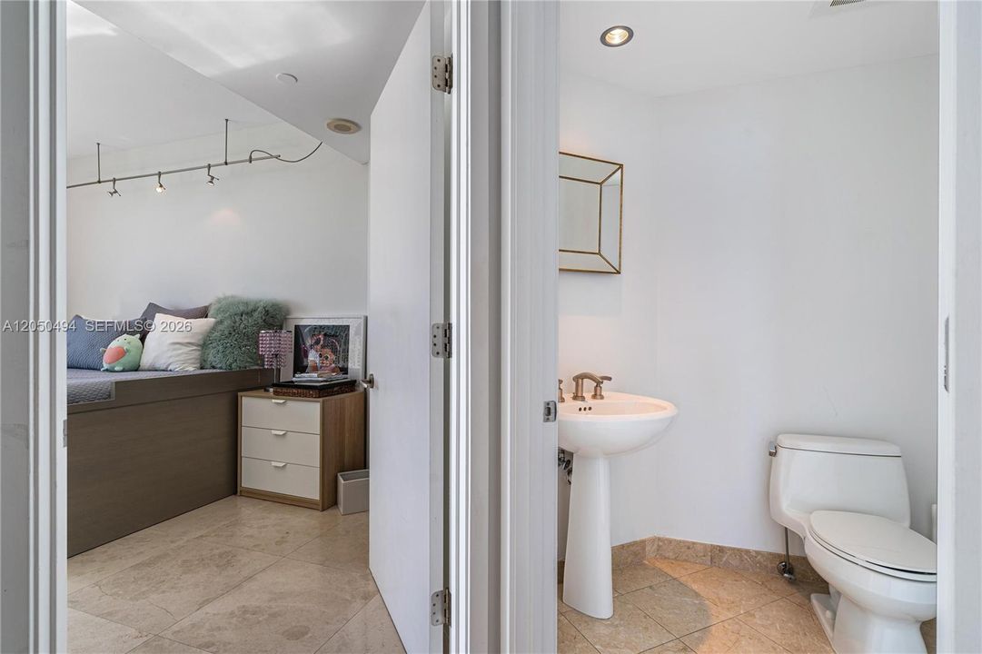 For Rent: $11,300 (2 beds, 2 baths, 1878 Square Feet)