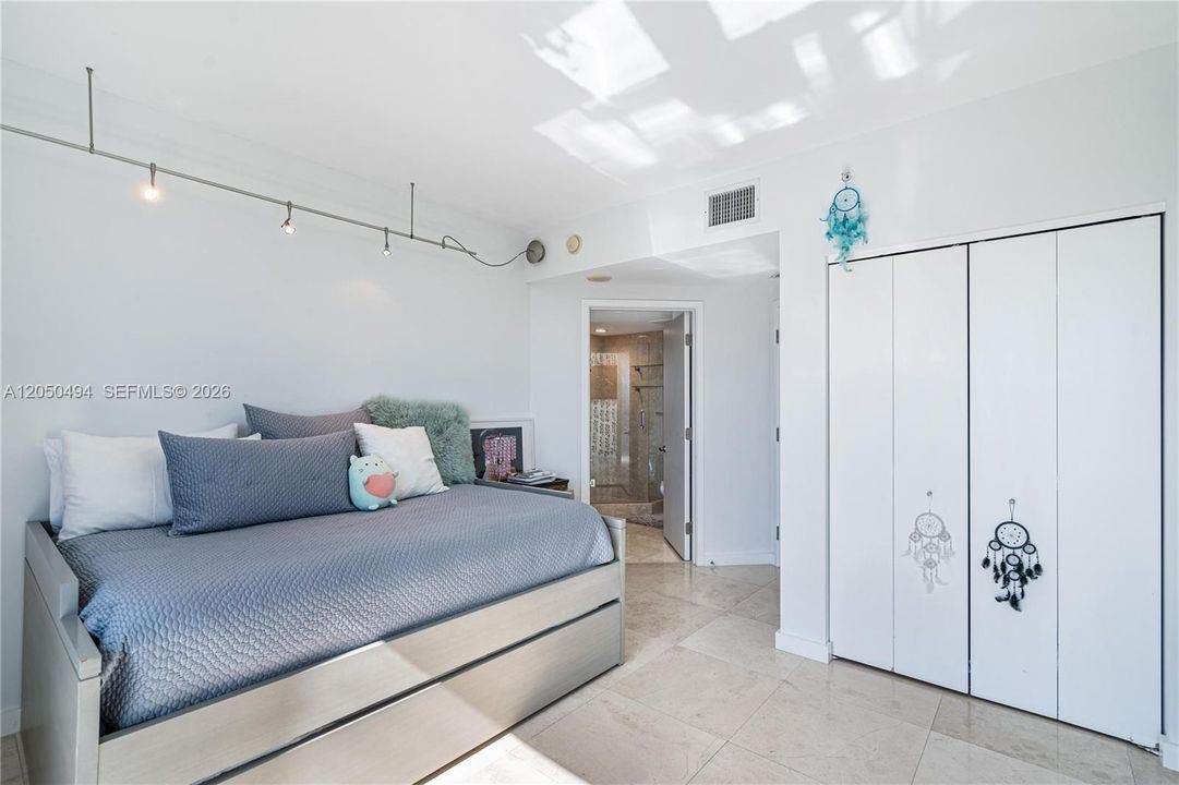 For Rent: $11,300 (2 beds, 2 baths, 1878 Square Feet)