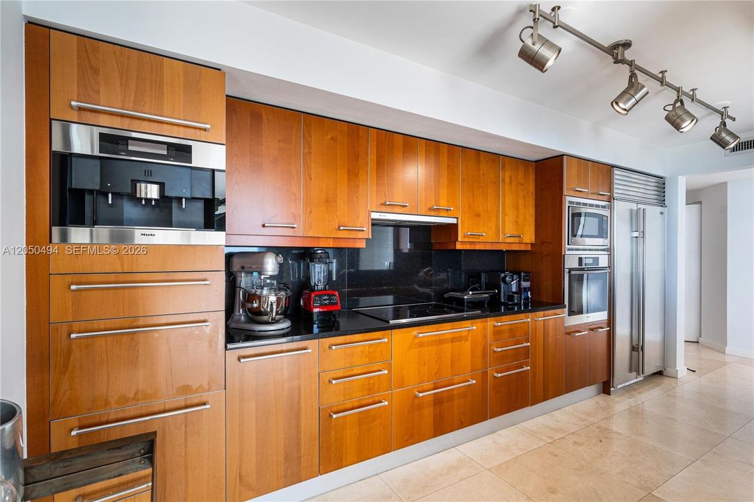 For Rent: $11,300 (2 beds, 2 baths, 1878 Square Feet)