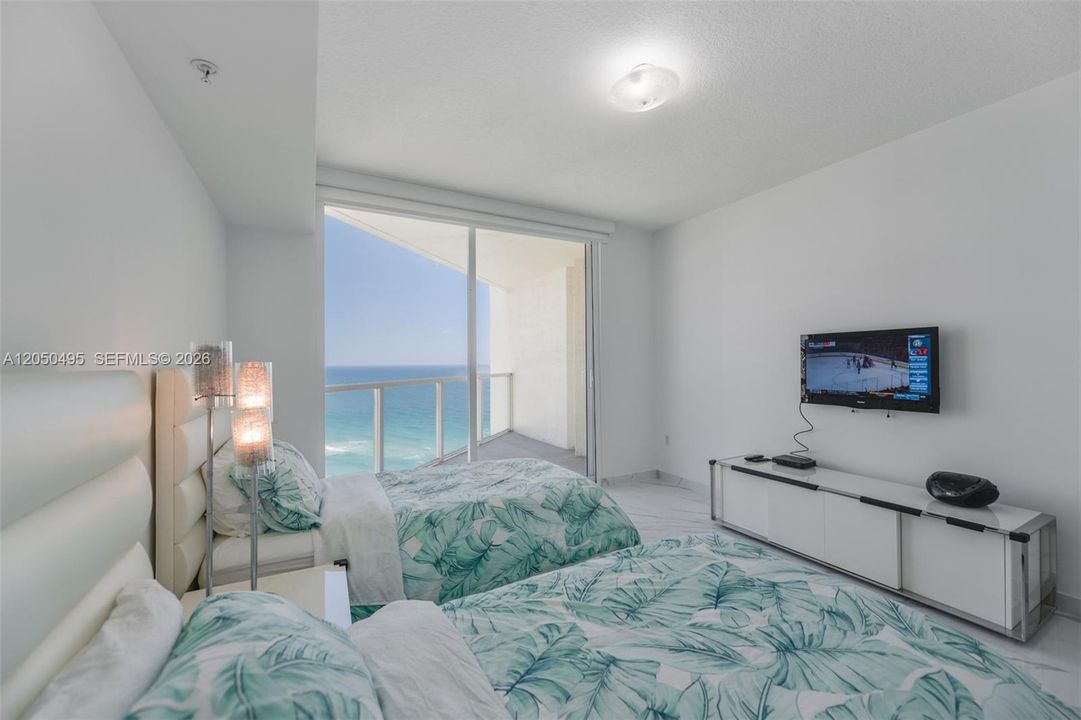 For Rent: $5,500 (2 beds, 2 baths, 1715 Square Feet)
