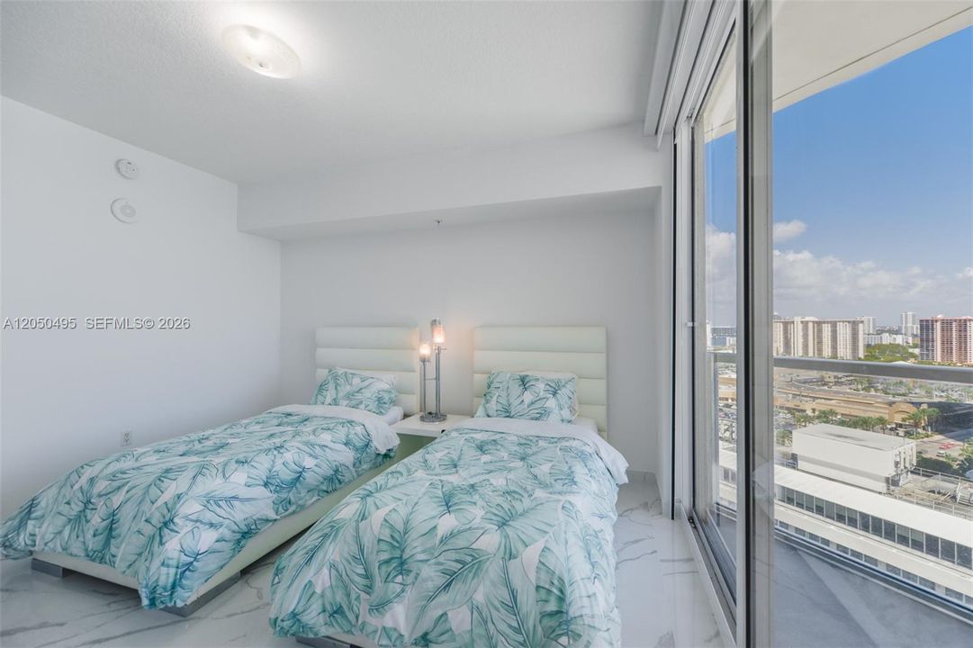 For Rent: $5,500 (2 beds, 2 baths, 1715 Square Feet)