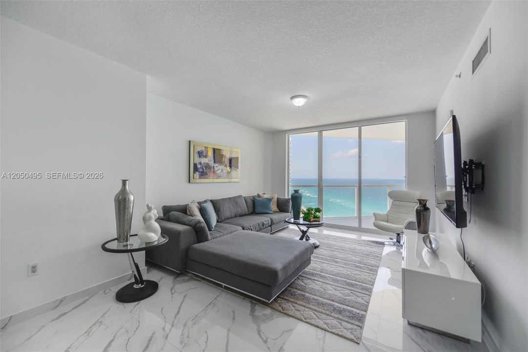 For Rent: $5,500 (2 beds, 2 baths, 1715 Square Feet)