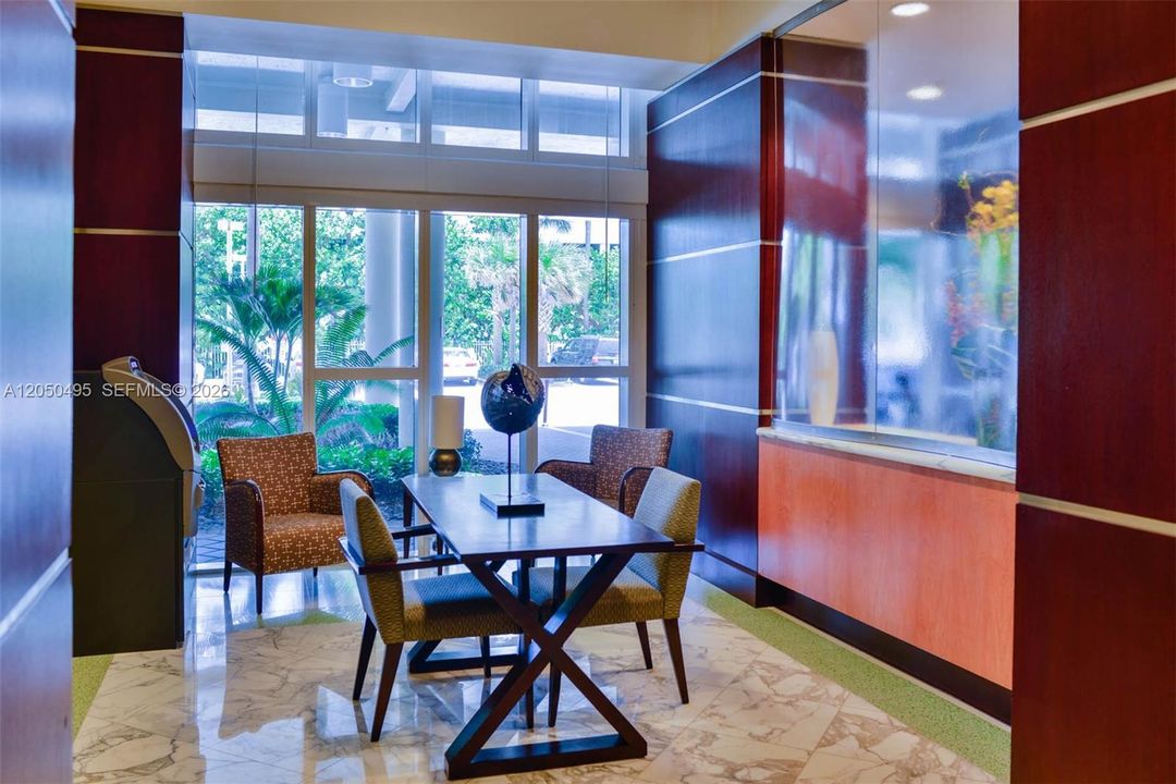 For Rent: $5,500 (2 beds, 2 baths, 1715 Square Feet)