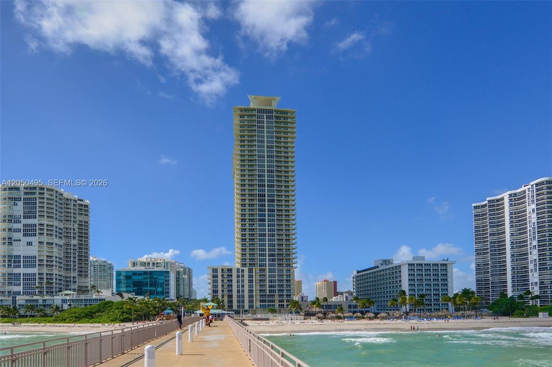 For Rent: $5,500 (2 beds, 2 baths, 1715 Square Feet)