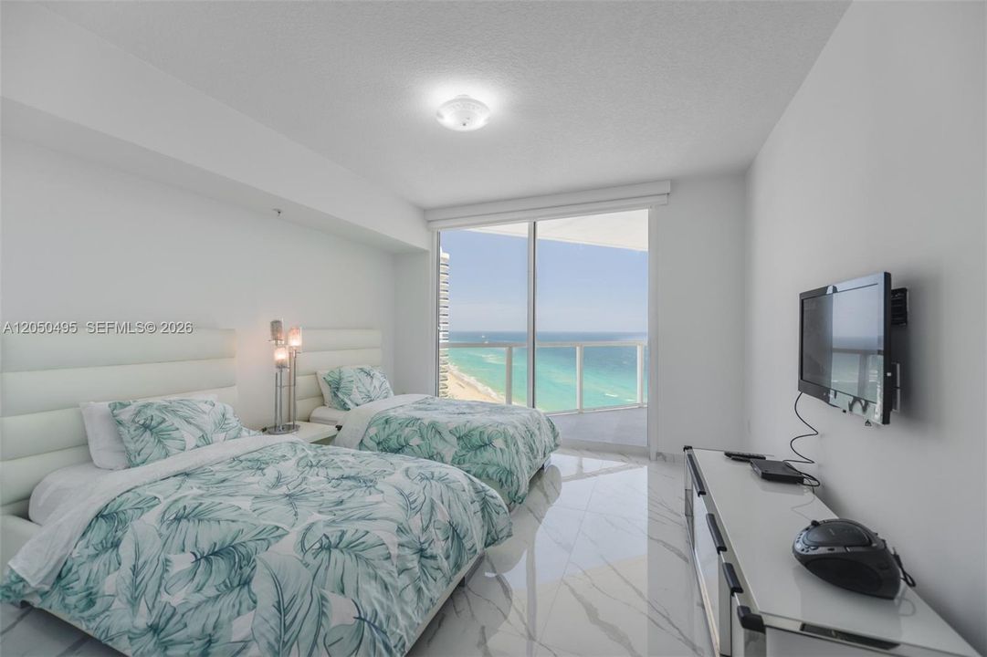 For Rent: $5,500 (2 beds, 2 baths, 1715 Square Feet)