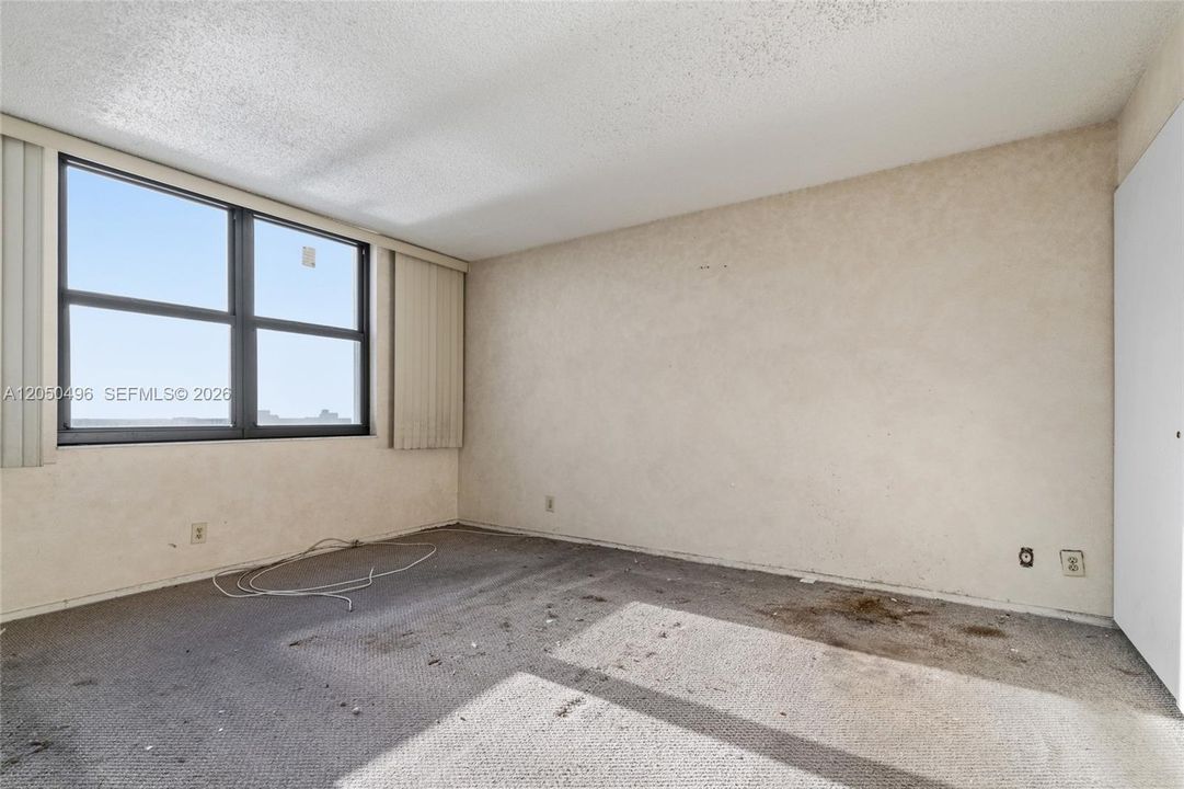 For Sale: $399,000 (2 beds, 2 baths, 1240 Square Feet)