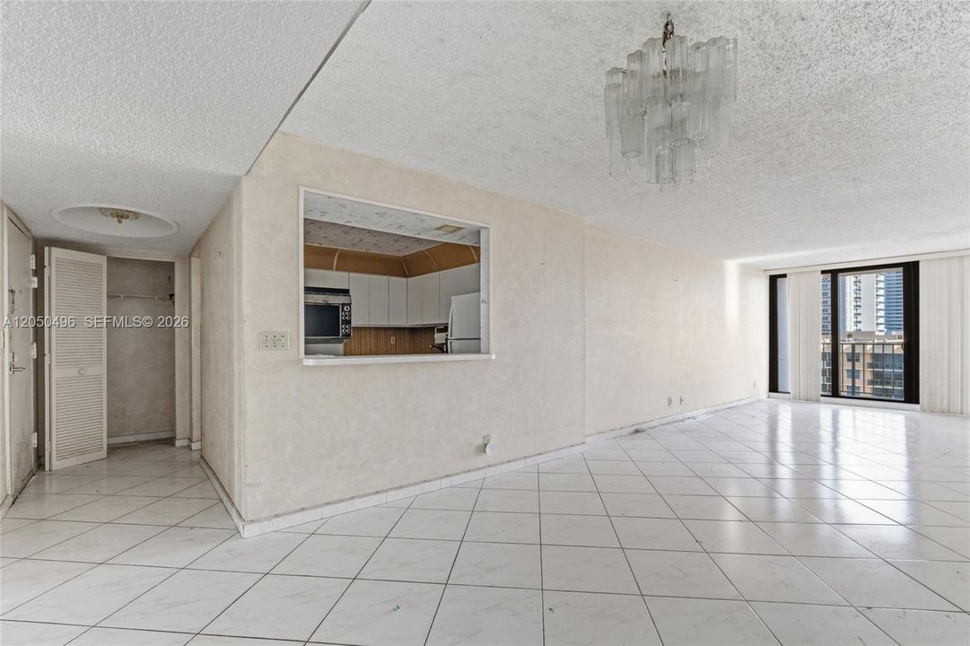 For Sale: $399,000 (2 beds, 2 baths, 1240 Square Feet)