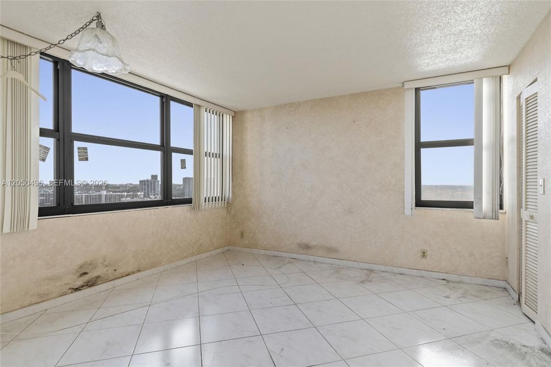 For Sale: $399,000 (2 beds, 2 baths, 1240 Square Feet)
