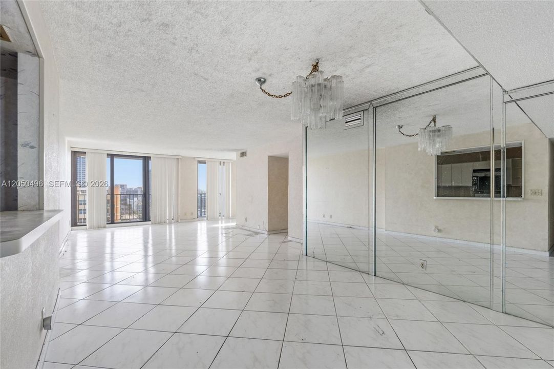 For Sale: $399,000 (2 beds, 2 baths, 1240 Square Feet)