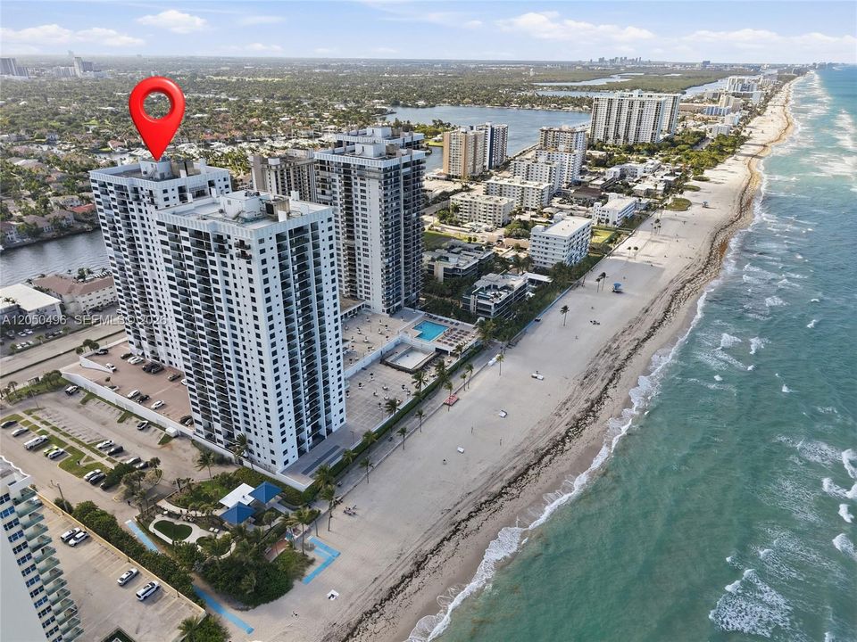 For Sale: $399,000 (2 beds, 2 baths, 1240 Square Feet)