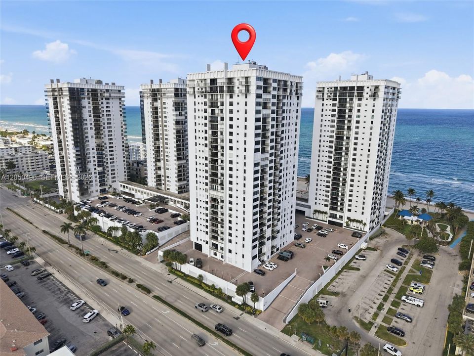For Sale: $399,000 (2 beds, 2 baths, 1240 Square Feet)