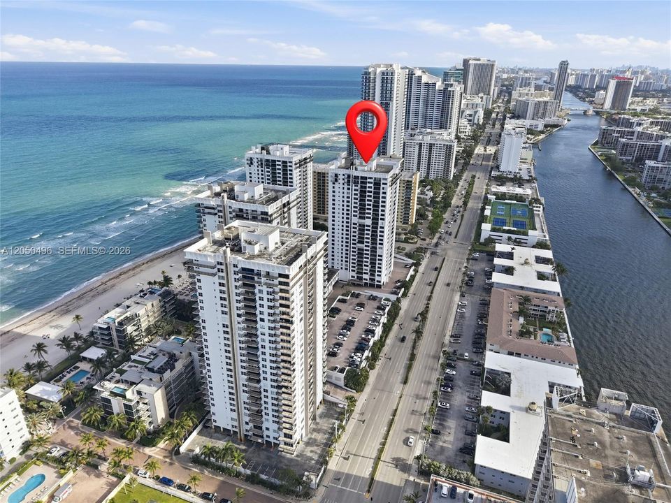 For Sale: $399,000 (2 beds, 2 baths, 1240 Square Feet)