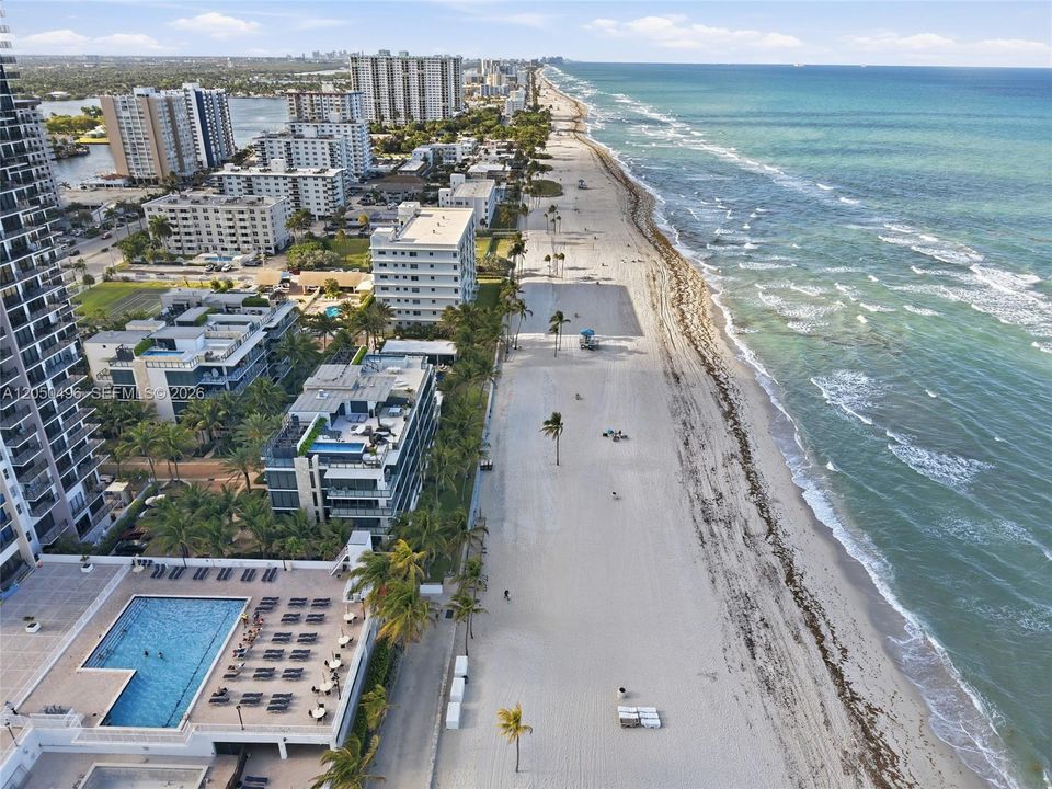 For Sale: $399,000 (2 beds, 2 baths, 1240 Square Feet)