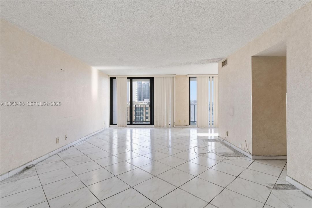 For Sale: $399,000 (2 beds, 2 baths, 1240 Square Feet)