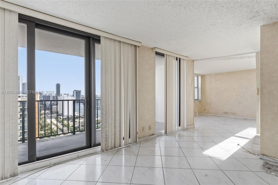 For Sale: $399,000 (2 beds, 2 baths, 1240 Square Feet)
